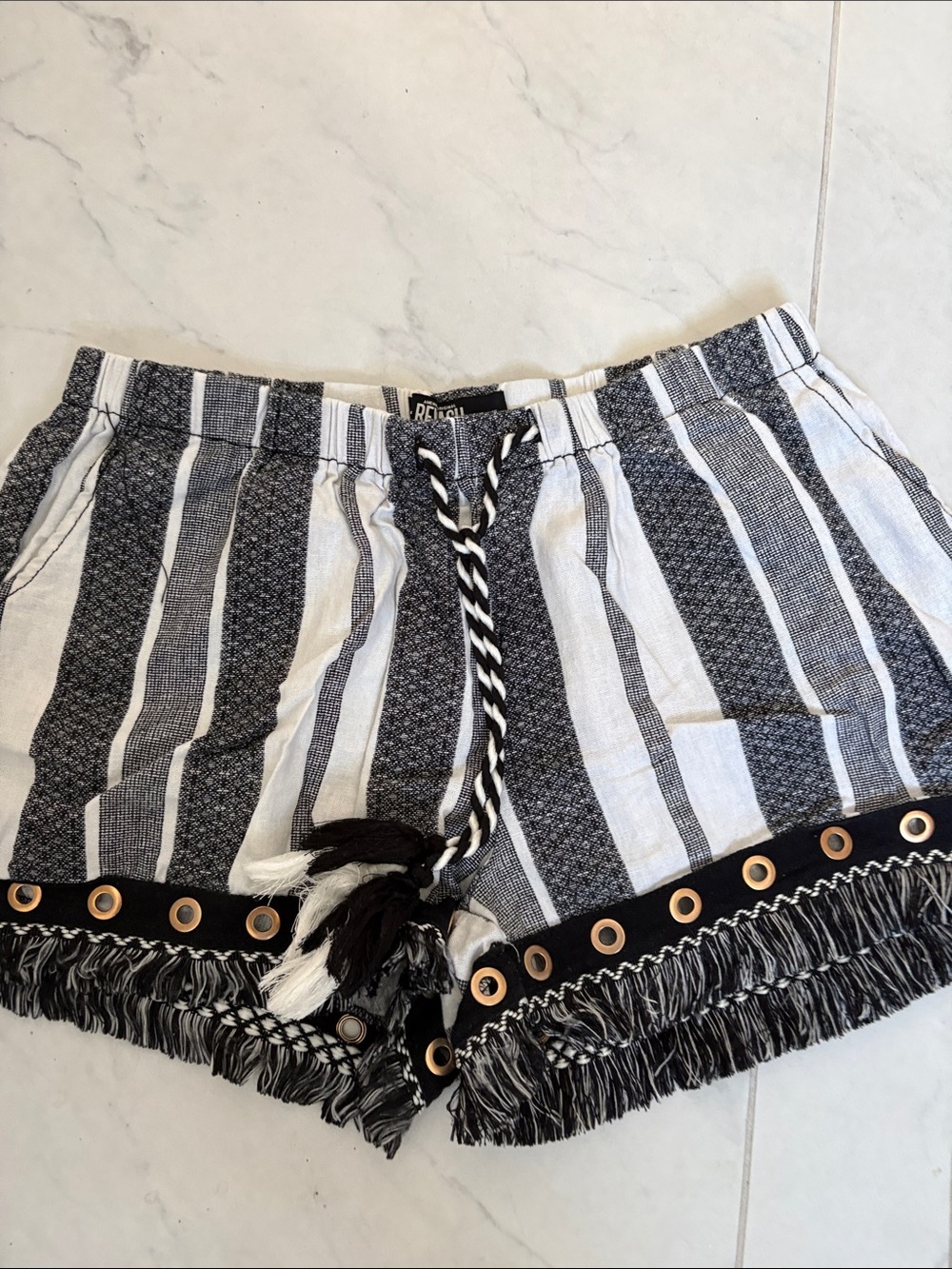 Rewash Black and White Striped Fringe key hole detail.